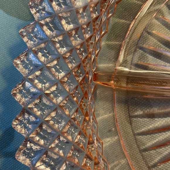 Vintage pink sectioned candy/Hors d’oeuvre dish - Picture 5 of 6